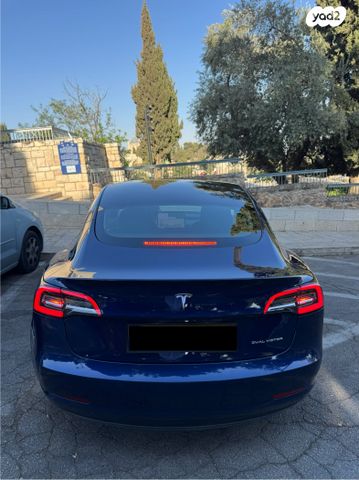 מודעת רכב טסלה מודל 3