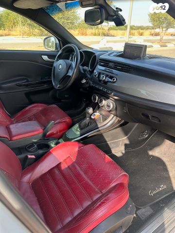 אלפא רומיאו ג'ולייטה