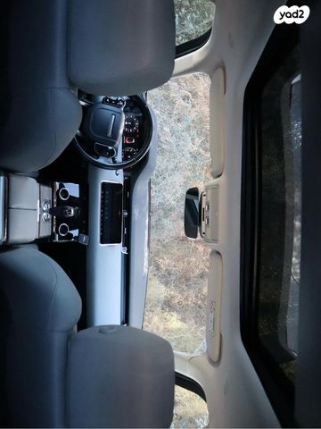 לנד רובר ריינג' רובר איווק