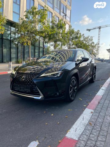 מודעת רכב לקסוס UX