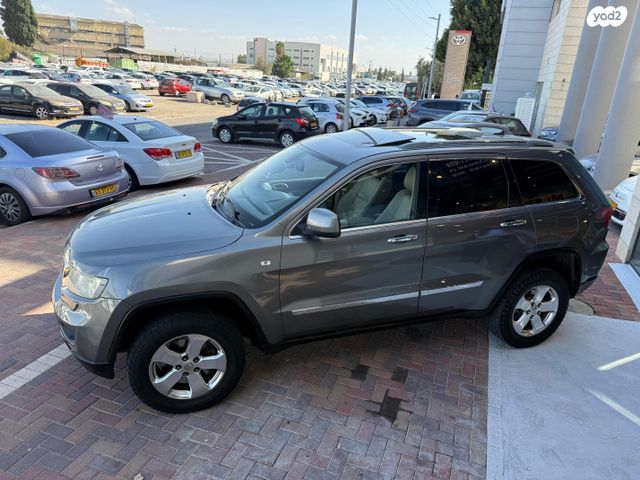 מודעת רכב ג'יפ גרנד צ'ירוקי