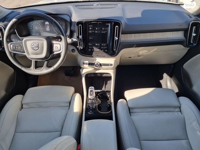 וולוו XC40