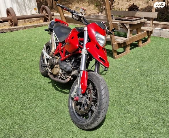 דוקאטי היפרמוטרד 1100S