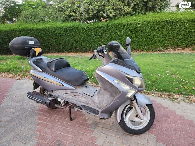 מודעת רכב סאן יאנג ג'וי-מקס 250