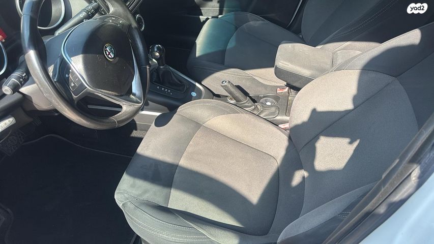 אלפא רומיאו ג'ולייטה