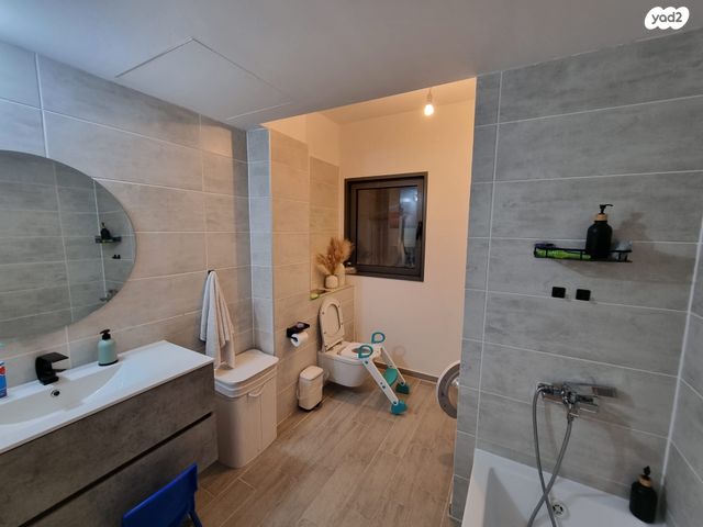 דירת גן, שיר השירים 4, שאר העיר, גן יבנה