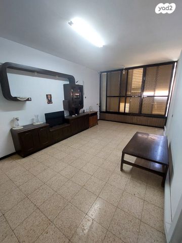 דירה, יוסף ברץ 1, נאות רחל, חולון