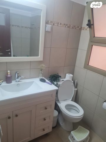 דירה, דרור 13, חלומות זכרון, זכרון יעקב