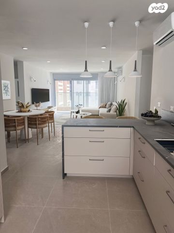 דירה, הרצוג 16, מרכז דרום, רעננה