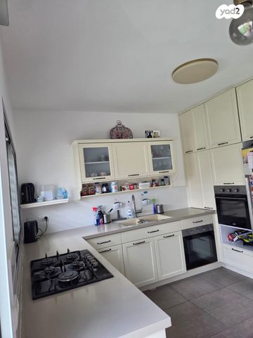 דירת גן, שושנים 3, אלקנה, אלקנה