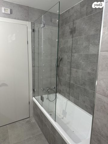 דירה, מנחם בייליס 4, כרמליה, חיפה