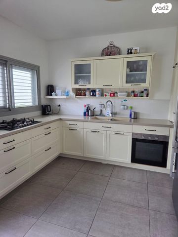 דירת גן, שושנים 3, אלקנה, אלקנה