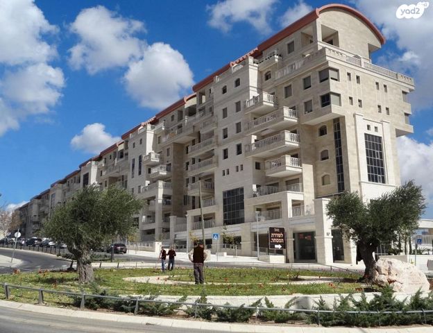 שדרות הנשיא השישי 22