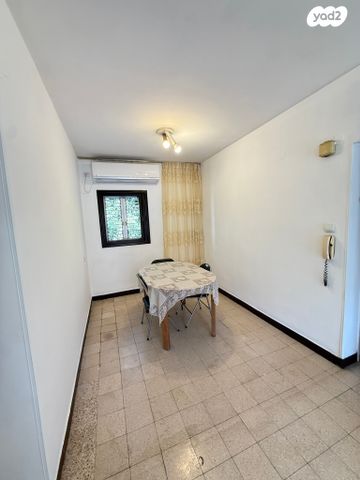 דירה, הגיבור האלמוני 38, יד אליהו, תל אביב יפו