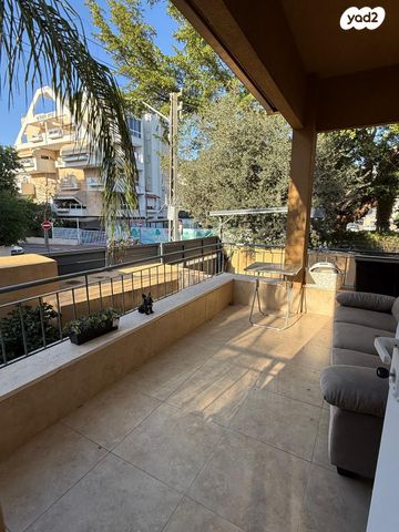 דו משפחתי, ה' באייר 10, שעריים, רחובות