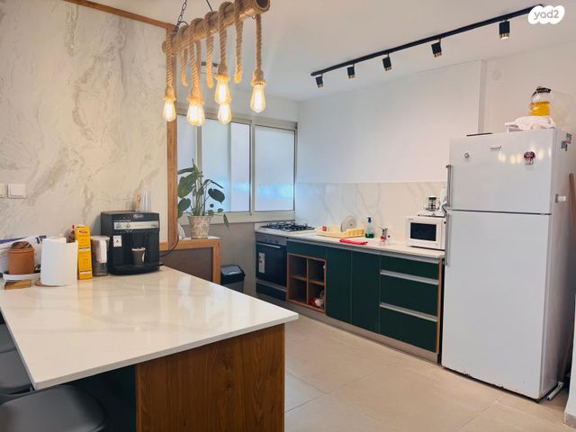 יהודה בורלא 18