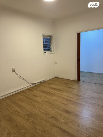 דירה, משה דיין 32, אזור הבילויים, רמת גן