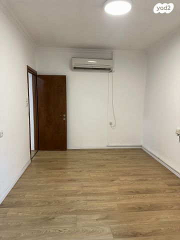 דירה, משה דיין 32, אזור הבילויים, רמת גן