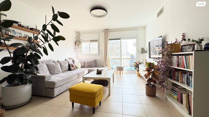 דירה, הר הצופים 27, רחובות ההולנדית, רחובות