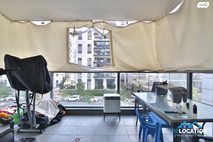 דירה, נעמי שמר, גלי ים, קרית ים