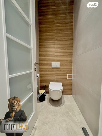 גג/ פנטהאוז, נתיבות