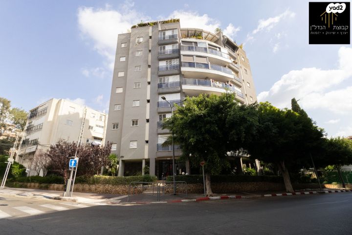 דירה, האחים אוסטשינסקי, ראשונים, ראשון לציון