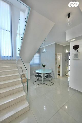 דופלקס, קלמן ביאלר, רחובות החדשה, רחובות