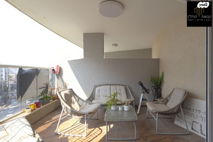 דירה, האחים אוסטשינסקי, ראשונים, ראשון לציון