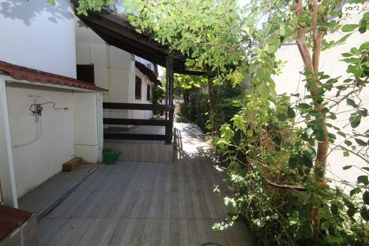 דו משפחתי, חנה אברך, אפרים, רחובות