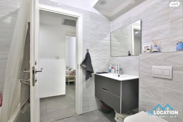 דירה, נעמי שמר, גלי ים, קרית ים