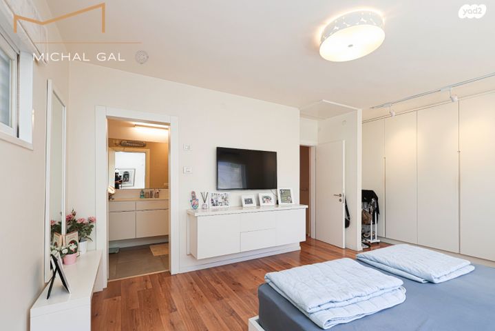 דו משפחתי, קרית אונו