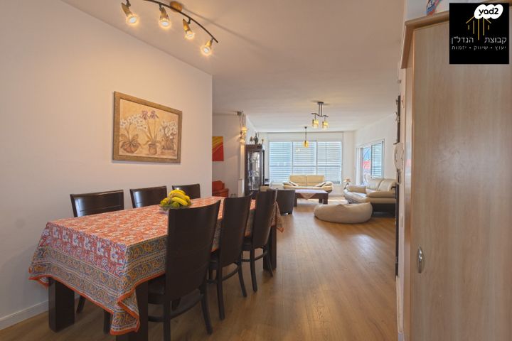 האחים אוסטשינסקי 