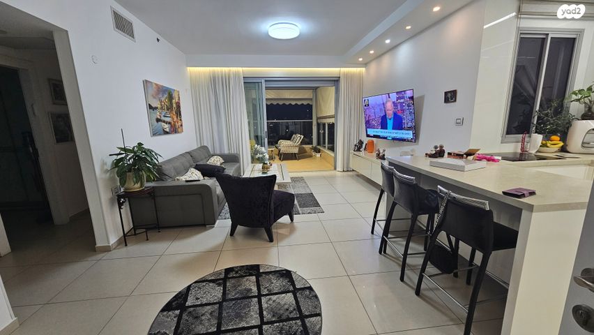 דירה, יעקב פיכמן, ח-501, חולון