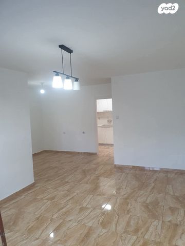 דירה, אהוד דולינסקי, אושיות, רחובות