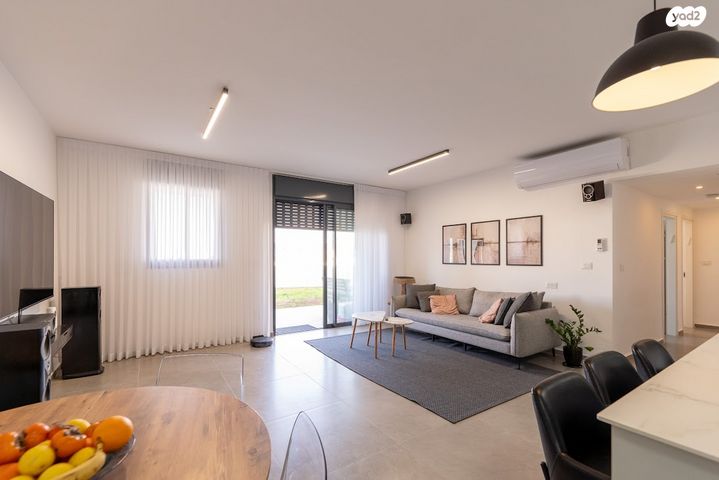 דירת גן, לבונה, כפר ורדים