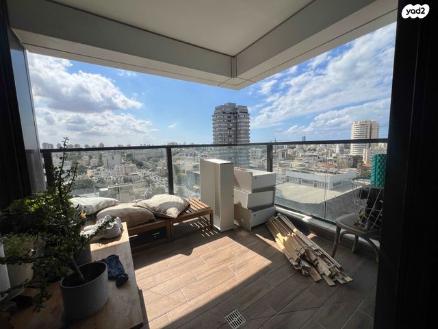 דירה, הרצליה