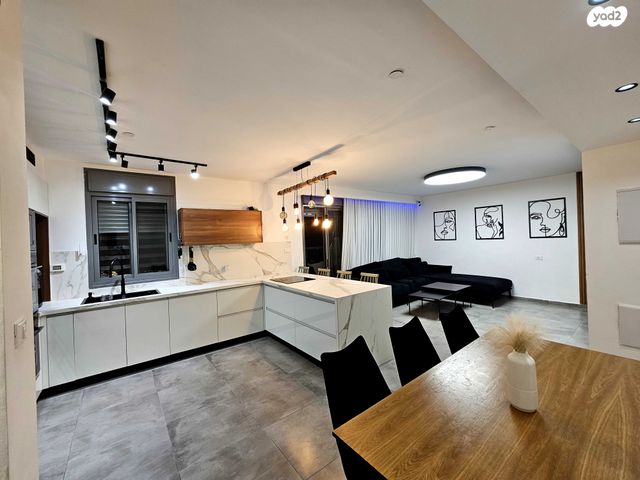 דירה, יוסף אבו, נתיבות מערב, נתיבות