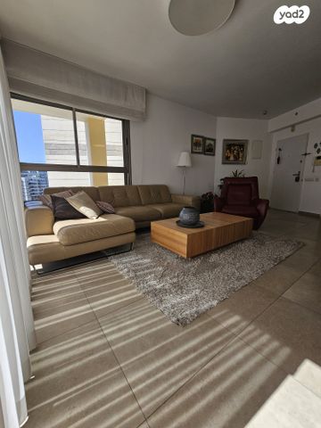 דירה, יצחק שדה 10, דרום מערב ותיק, בת ים