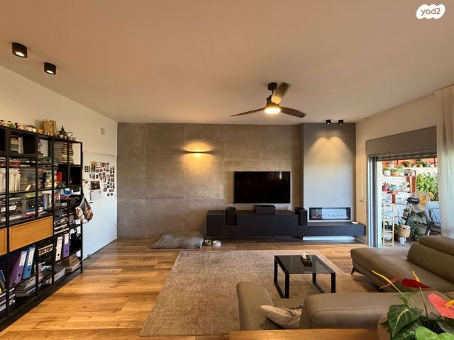 דירת גן, הציפורים, מודיעין מכבים רעות