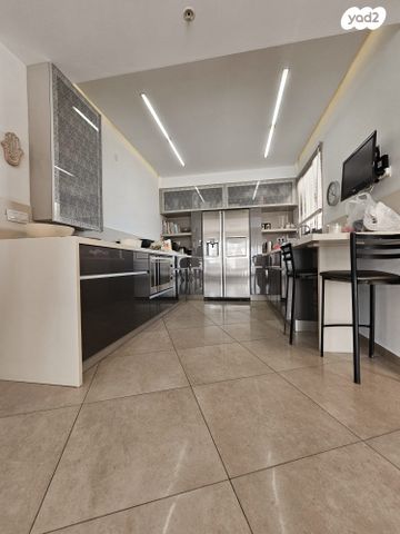 דירה, יצחק שדה 10, דרום מערב ותיק, בת ים