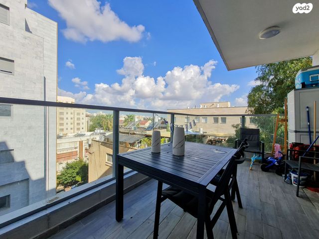 דירה, רעננה