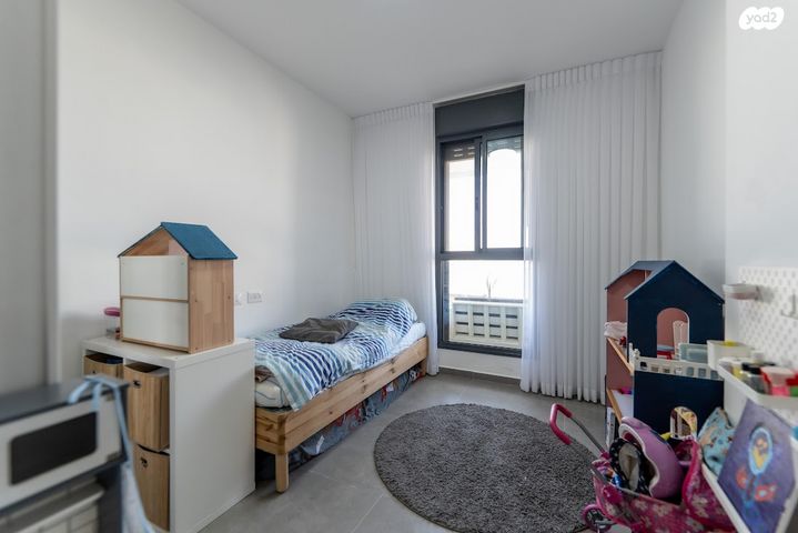 דירת גן, לבונה, כפר ורדים