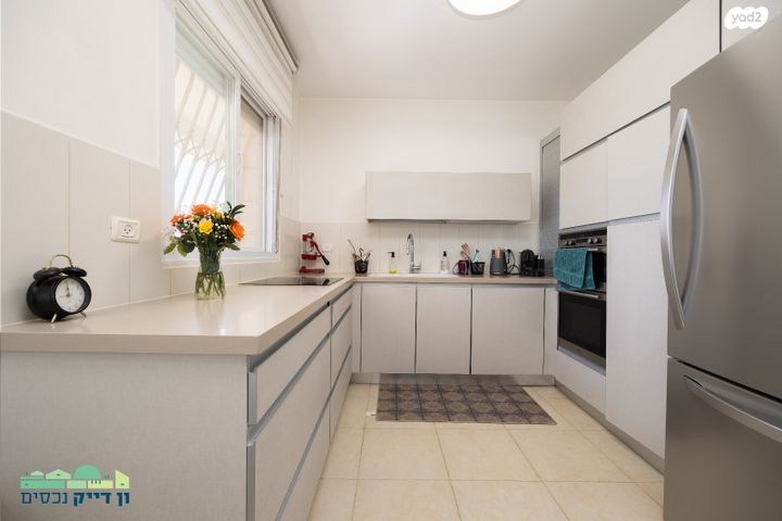 דירת גן, אלעזר מנחם גלרנטר, חומת שמואל, הר חומה, ירושלים