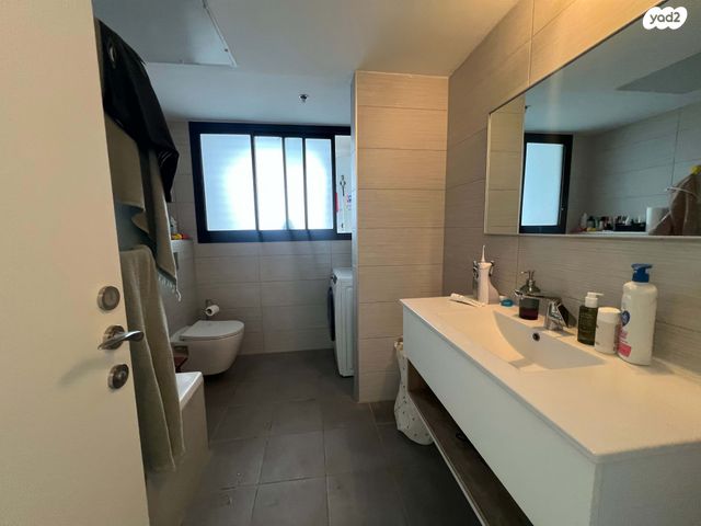 דירה, הרצליה