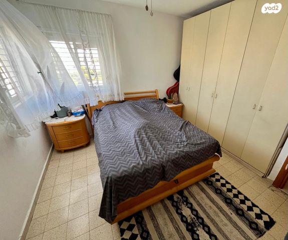 דירה, הרב יצחק נסים, קרית מיכה, חולון