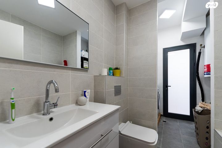 דירת גן, לבונה, כפר ורדים