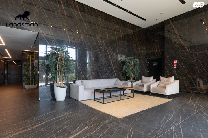 שולמית אלוני 13