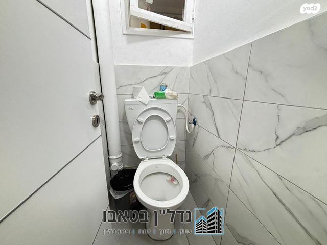 דירה, תשי"ג 9, פנחס ספיר, מגדל העמק