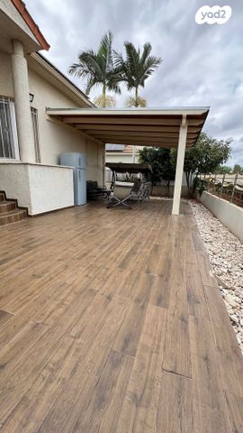 בית פרטי/ קוטג', שדרות הכורמים, ערוגות, ערוגות