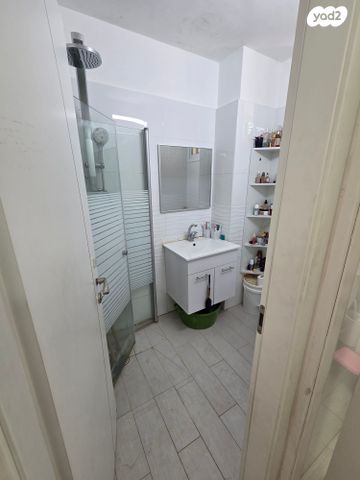 דירה, חיים סירני, אבני חן, רחובות